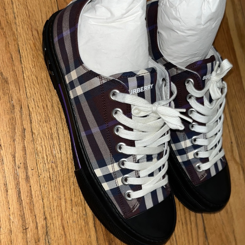 Size 43(9.5 in us) Deep Maroon Burberry Low Top Sneakers